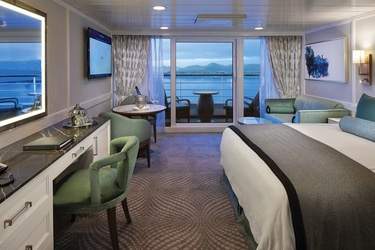 Oceania Cruises R-Class Penthouse Suite 2.jpg